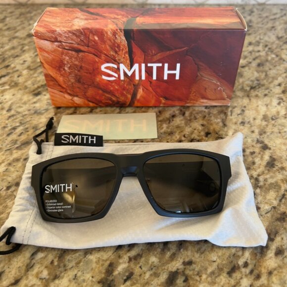 Smith Outlier 2 Sunglasses-Matte Black / Chromapop Polarized Gray Green Lens - Picture 1 of 11